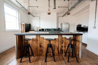 The Loft - Luxe City Centre Penthouse Apartment - 3