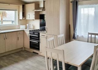 Castaways Holiday Park - 8