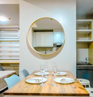 Central Makati Studio with Gym Pool and Massage Room - 1