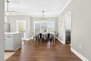 Family stay with Pets, EV Charger, Peloton - 1