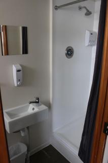 Three Furlongs Bar-Grill-Hotel - 1