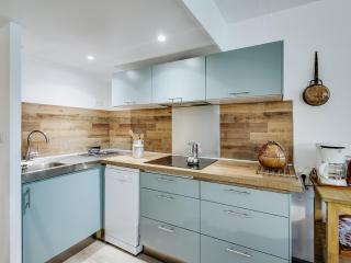 Appartement 6 personnes, 2 chambres, balcon, parking couvert, proche pistes - FR-1-404-180 - 8