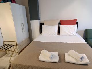 Oasis One Thessaloniki - City Garden Studio - Easy Parking & Walk to Center - 300m from University - 1