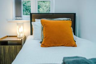 NEW! Detached House, Driveway, Perfect for Contractors - 3