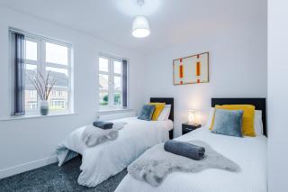 NEW! Detached House, Driveway, Perfect for Contractors - 6