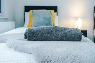 NEW! Detached House, Driveway, Perfect for Contractors - 1