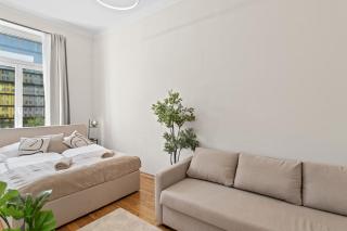 At Belvedere, Top Location Close to U1 - 6