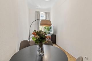 At Belvedere, Top Location Close to U1 - 5