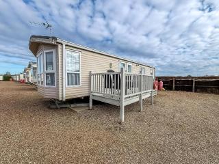 6 Berth Caravan Nearby Hunstanton Beach Front In Norfolk Ref 13019L - 0