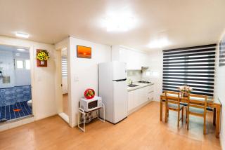 홍대입구역 6번출구 큰집 2Room 파티가능 전체사용 - 6