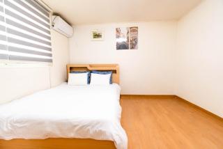 홍대입구역 6번출구 큰집 2Room 파티가능 전체사용 - 1