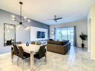 Gorgeous 2BR with Waterpark & Private Game Room - 8