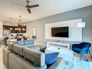 Gorgeous 2BR with Waterpark & Private Game Room - 4