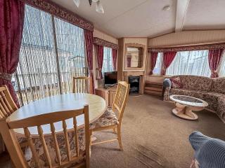 6 Berth Caravan In Hunstanton, Ideal For Seaside Holidays Ref 13004L - 1