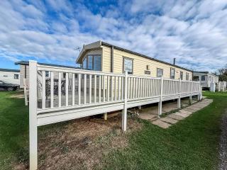 Caravan With Decking Within Walking Distance To Hunstanton Beach Ref 23054S - 0