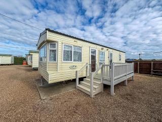 Superb Dog Friendly Caravan With Decking In Hunstanton In Norfolk Ref 13010L - 0