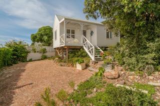 Oceanside Cottage - 8