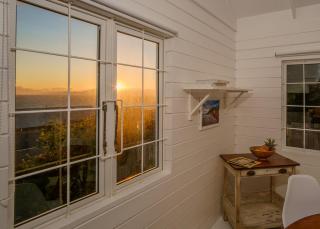 Oceanside Cottage - 3