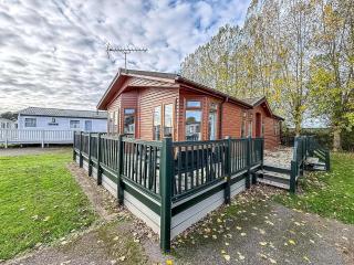 Modern 4 Berth Lodge With Decking At Manor Park In Hunstanton Ref 23024W - 3