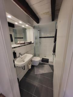 CJS Apartments - Chill or Drive am Nürburgring, Free Parking, WLan, Spacious Rooms, Quiet Location - 7