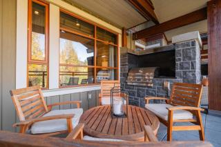 Fitzsimmons Walk 21 by Outpost Whistler - 8