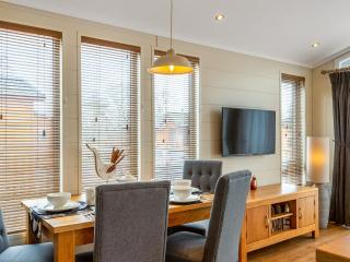 4 Lakeside Lodge - 9
