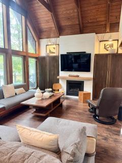 Modern Family 4BR Lake Retreat - Fire Pit - Dock - 4