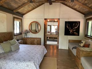 Premium Lakefront Cabin 1 The Armadillo - 7