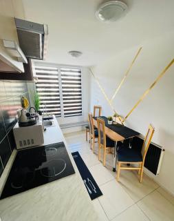 Alpesi Apartman Downtown - 4