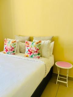 Pink Lopez Guest House - 6