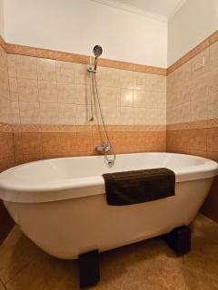 Old Town 2 Bedroom Apartment with Stunning River View by Dome Square and Presidential Castle - 4