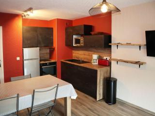 Appartement rénové pour 8 pers, skis aux pieds, cœur de station, grande terrasse, box à skis - FR-1-322-564 - 3
