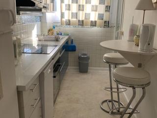 Appartement 1er étage avec parking, proche plage et commerces, Hyères - FR-1-335-165 - 2