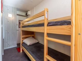 Studio rénové à Plagne Centre, accès direct pistes de ski, balcon, parking gratuit - FR-1-351-79 - 2