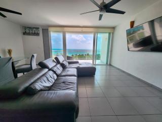 Departamento con balcón y vista al mar ideal para estadías largas en Cancún - 0