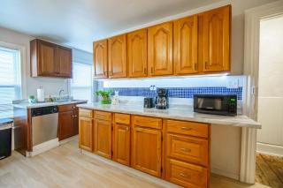 3 BR Southside Pad - Sleeps 8 - Amazing Location - 3