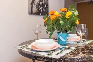 King Bed Studio Apartment - Near Chinatown - 5