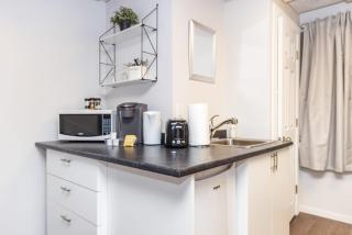 King Bed Studio Apartment - Near Chinatown - 3