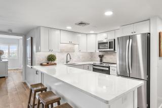 Holiday Surf and Racquet Unit 105 - 9