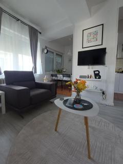 Urban Hub Apartment - 1