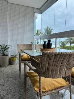 4 ILHAS, 2 SUITES, 2 GARAGENS - 9