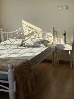 Bela D Casa - 3BHK overlooking mountains and city - 8