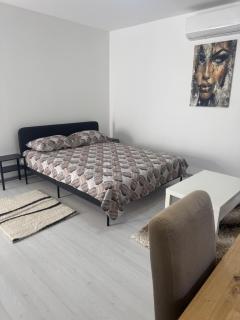 Elena Airport Apartments - 0