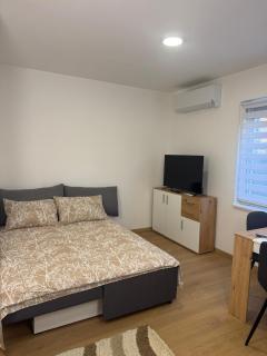 Elena Airport Apartments - 3