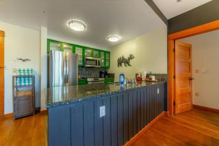 Posh Village 2/2; Ski-In/Out + Premiere Perks! - 8