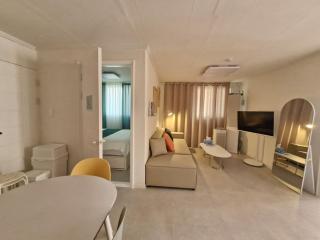 Stay Young # Line 2 Line 5 Yeongdeungpo-gu Office Station # 3 Rooms # 5 Beds # Colorful # Beautiful - 6