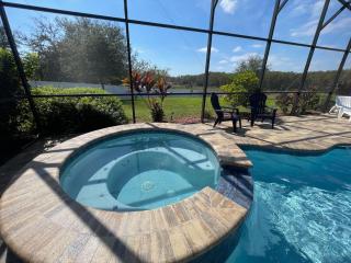 #490-Modern home with private pool with spa and close to attractions - 0