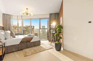 Luxurious and Spacious Living in the Heart of Radiant Boulevard - 2