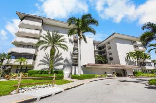 Condo with view of Clam Bay and pool/beach access - 7