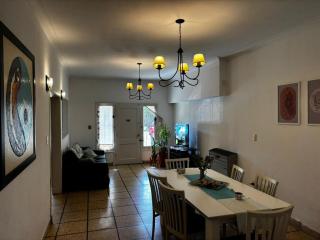 Amplio chalet con parque en barrio Constitución - 0